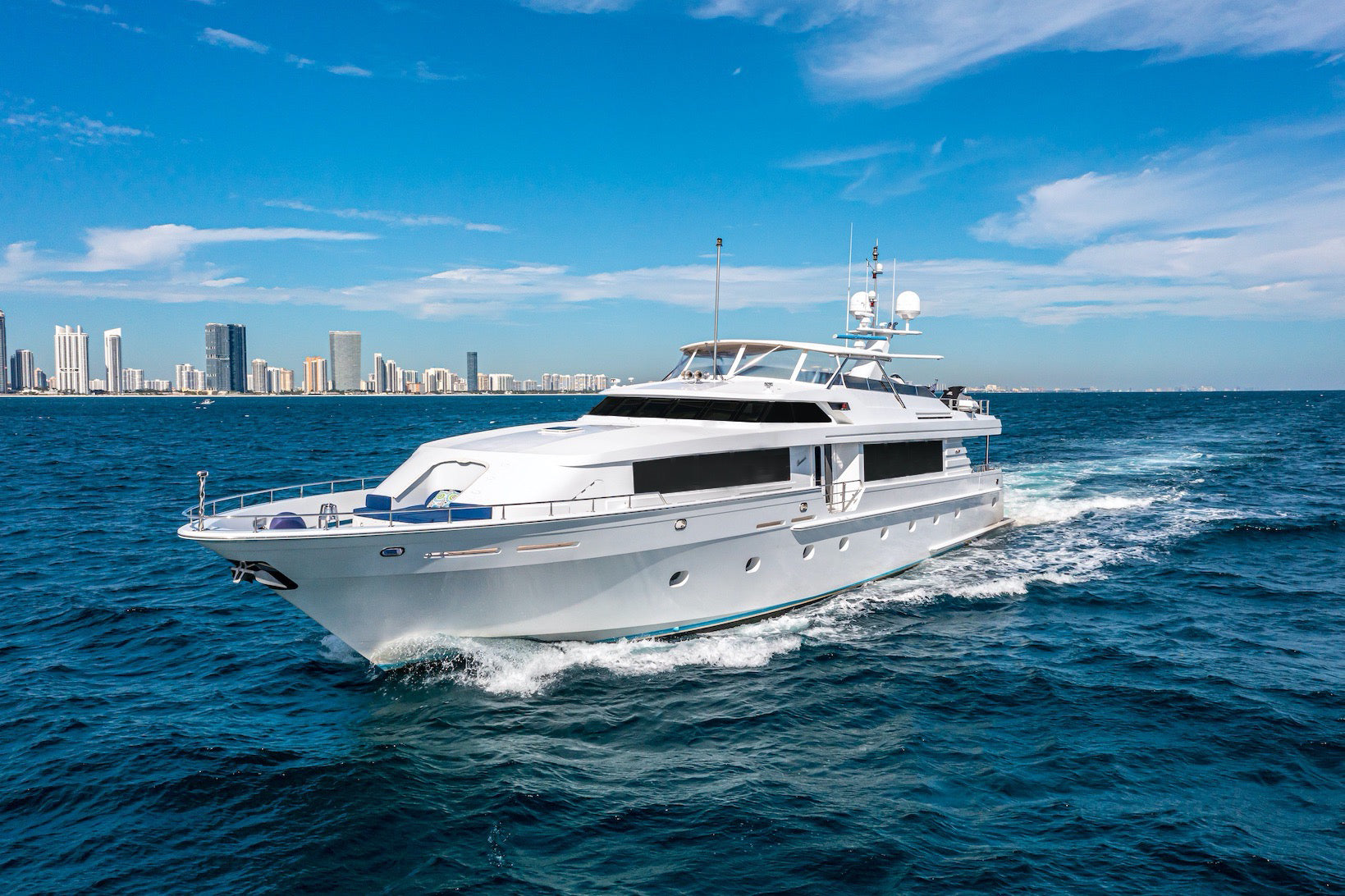 Luxury Yacht Experience — 118' Intermarine
